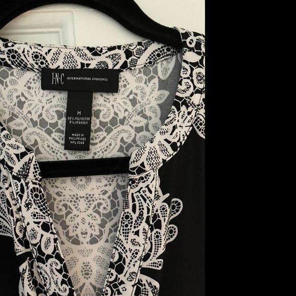 Sleveless Top - Picture 2 of 3